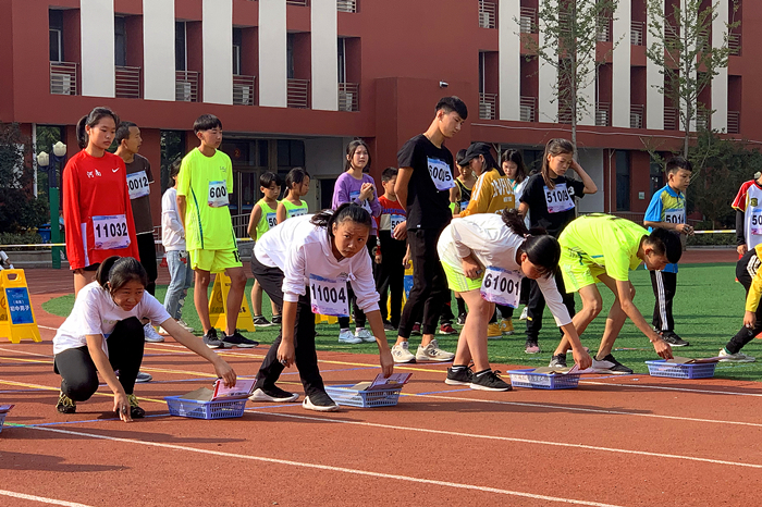 鄭州市中學生定向越野比賽落幕我校代表隊再創(chuàng)佳績